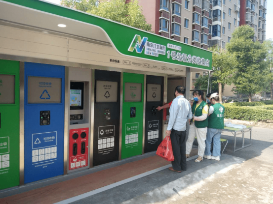 貓先生垃圾分類，垃圾分類設(shè)備，垃圾分類照片